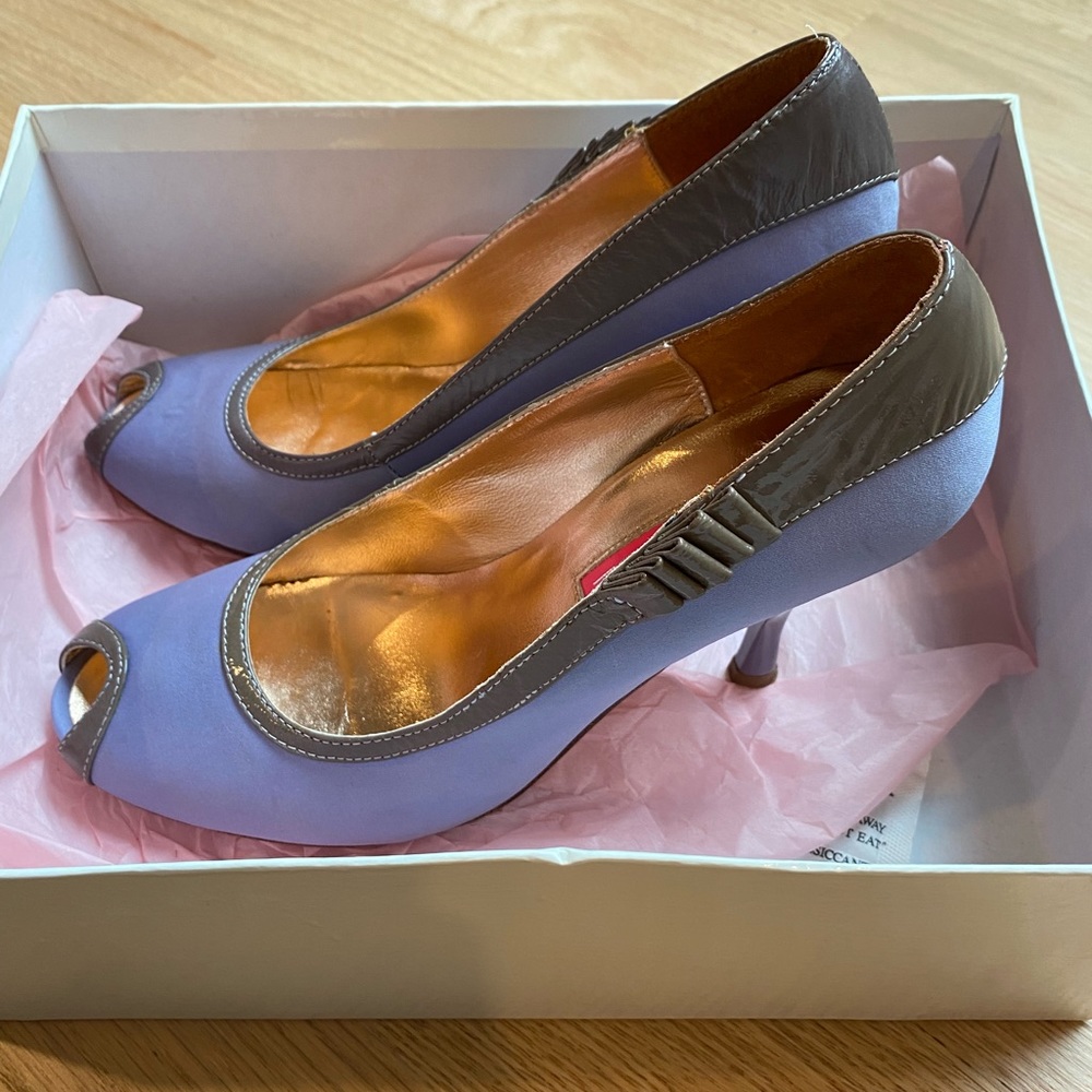 C Label heels